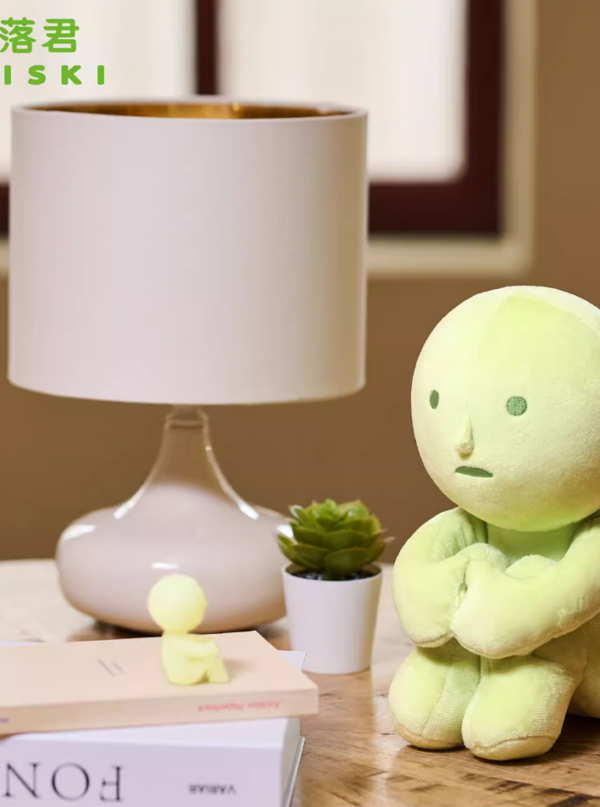 SMISKI Plush - Hugging Knees