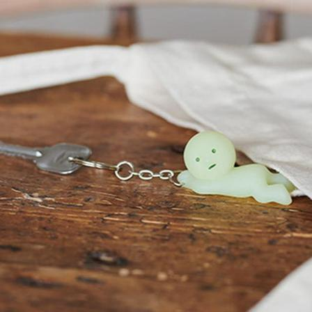 Smiski Keychain‑Grabbing (Lying Pose)
