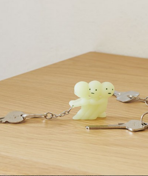 Smiski Keychain‑Pulling Trio (3‑Figure Group)